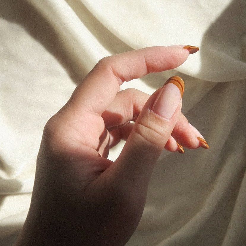 Топ-3 трендовых маникюра от знаменитостей, которые сделают эту осень ярче