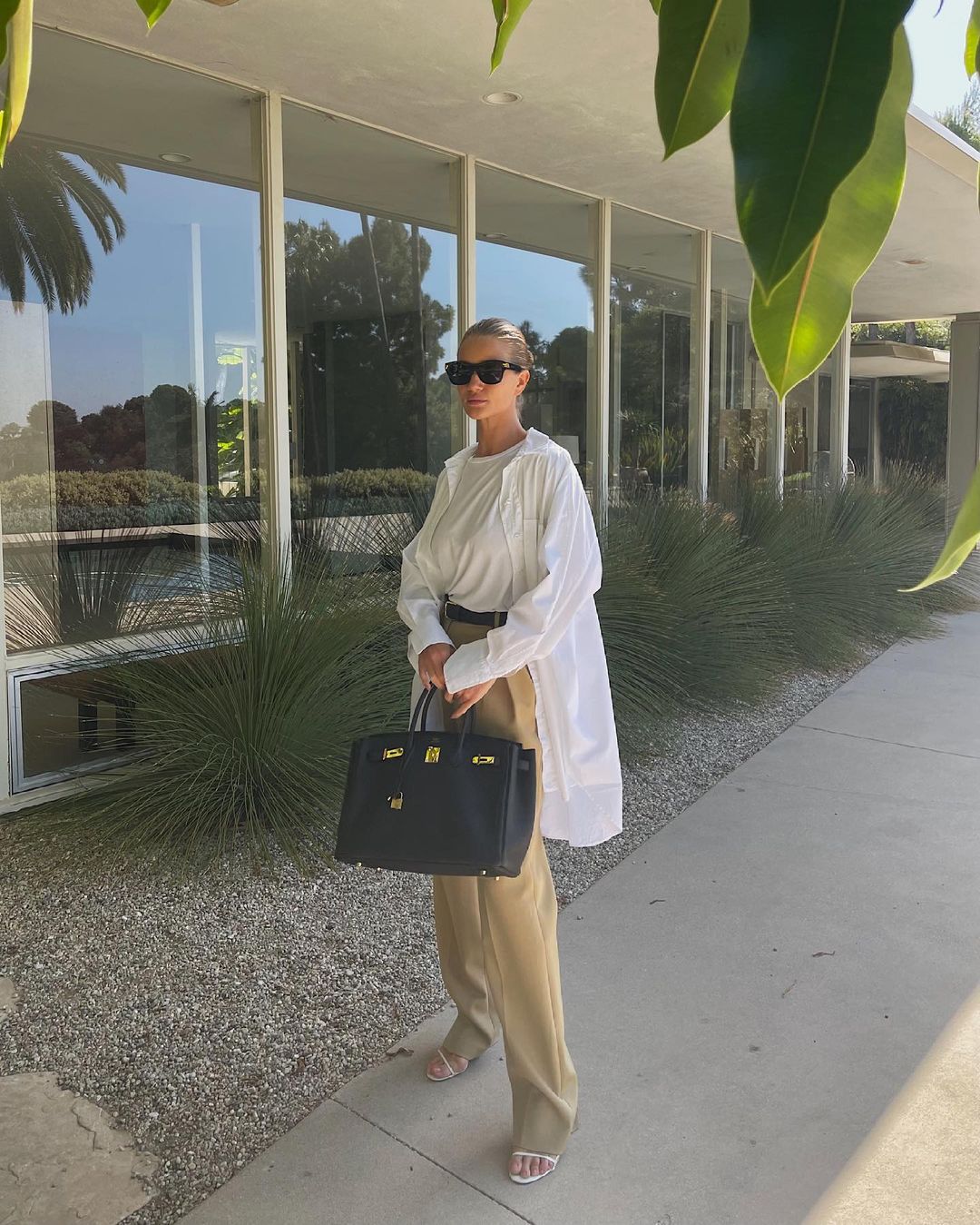 Безупречна: Роузи Хантингтон-Уайтли в деловом образе отправилась на встречу