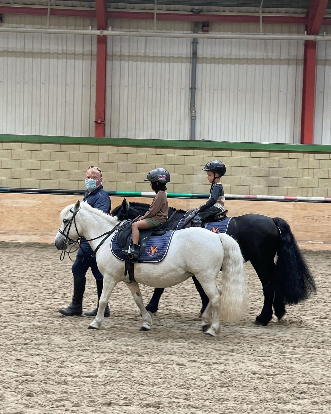 Растет красавцем: Роузи Хантингтон-Уайтли показала новые фото 4-летнего сына от Джейсона Стетхэма