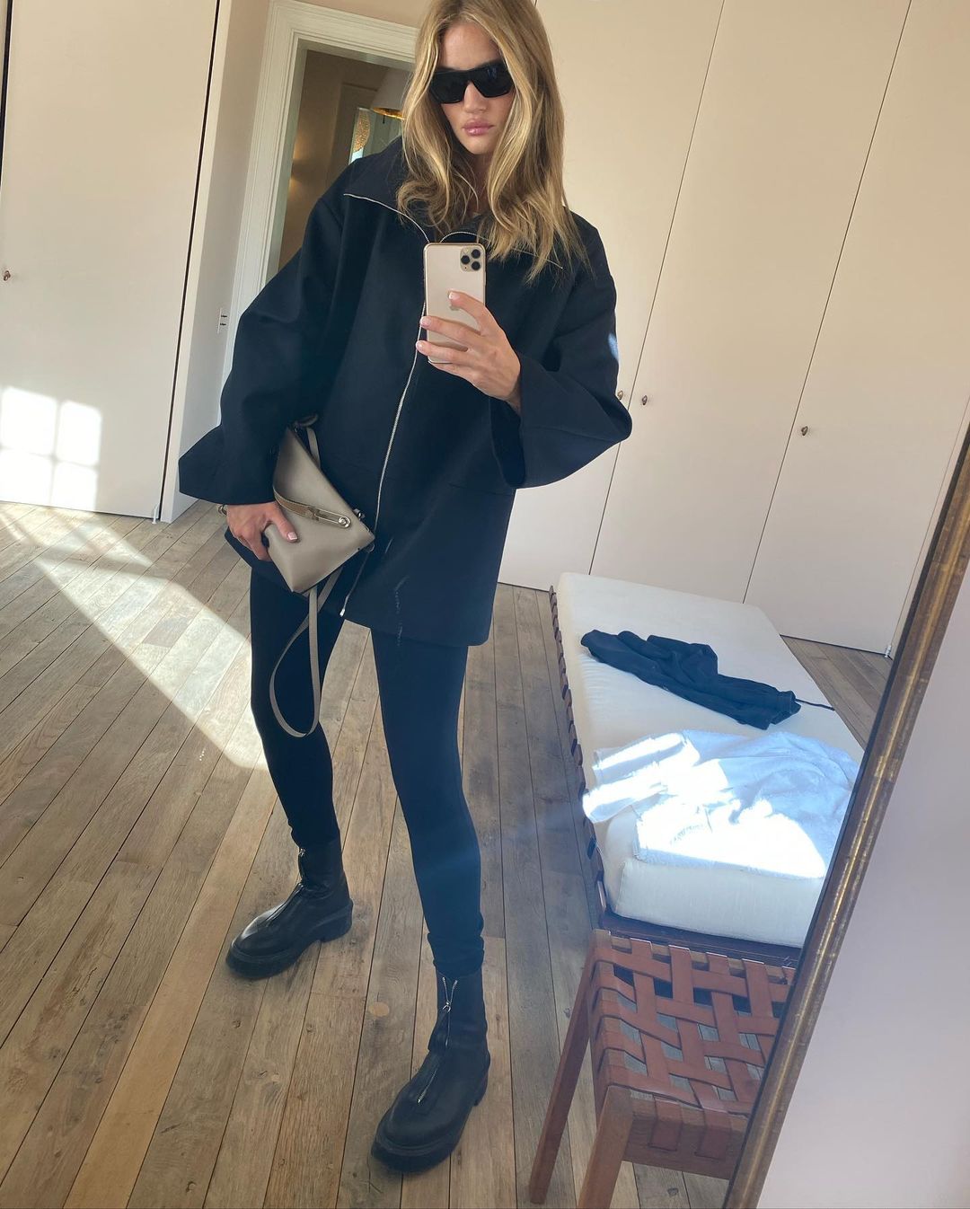 От пальто до пуховика: топ-7 самых стильных вариантов верхней одежды от Роузи Хантингтон-Уайтли