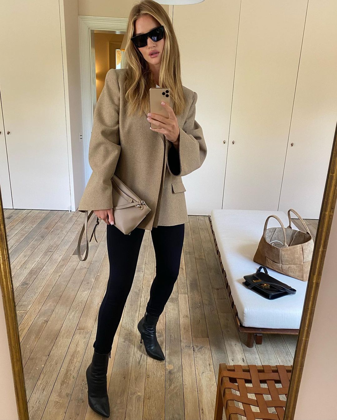 От пальто до пуховика: топ-7 самых стильных вариантов верхней одежды от Роузи Хантингтон-Уайтли