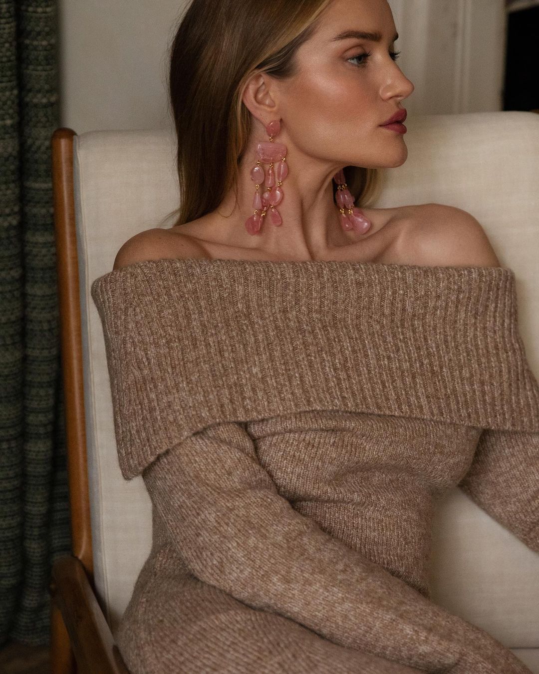 Бездоганна: Роузі Хантінгтон-Уайтлі показала, як носити наймодніше плаття зими