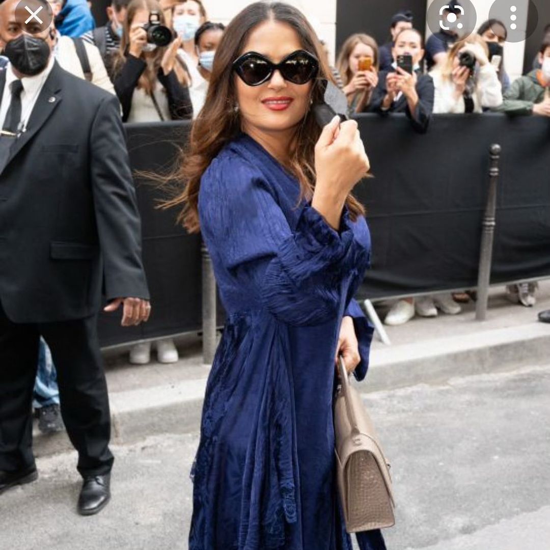 Бездоганна: Сальма Хайєк демонструє розкішну фігуру в стильному вечірньому образі