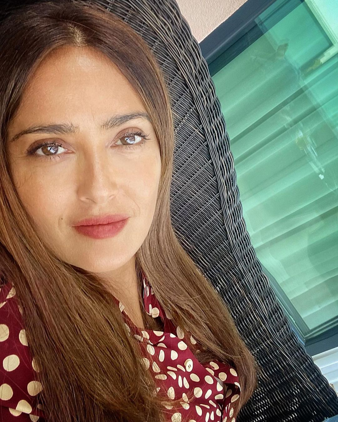 Неймовірно молода: 54-річна Сальма Хайєк захопила мережа квітучим зовнішнім виглядом