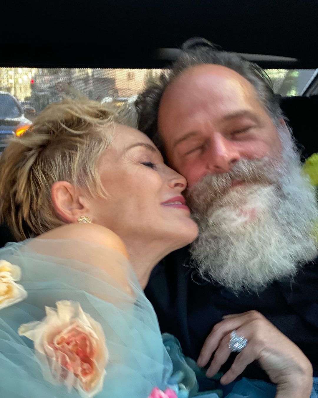 Сказочно красива: 63-летняя Шэрон Стоун в роскошном платье покорила Канны