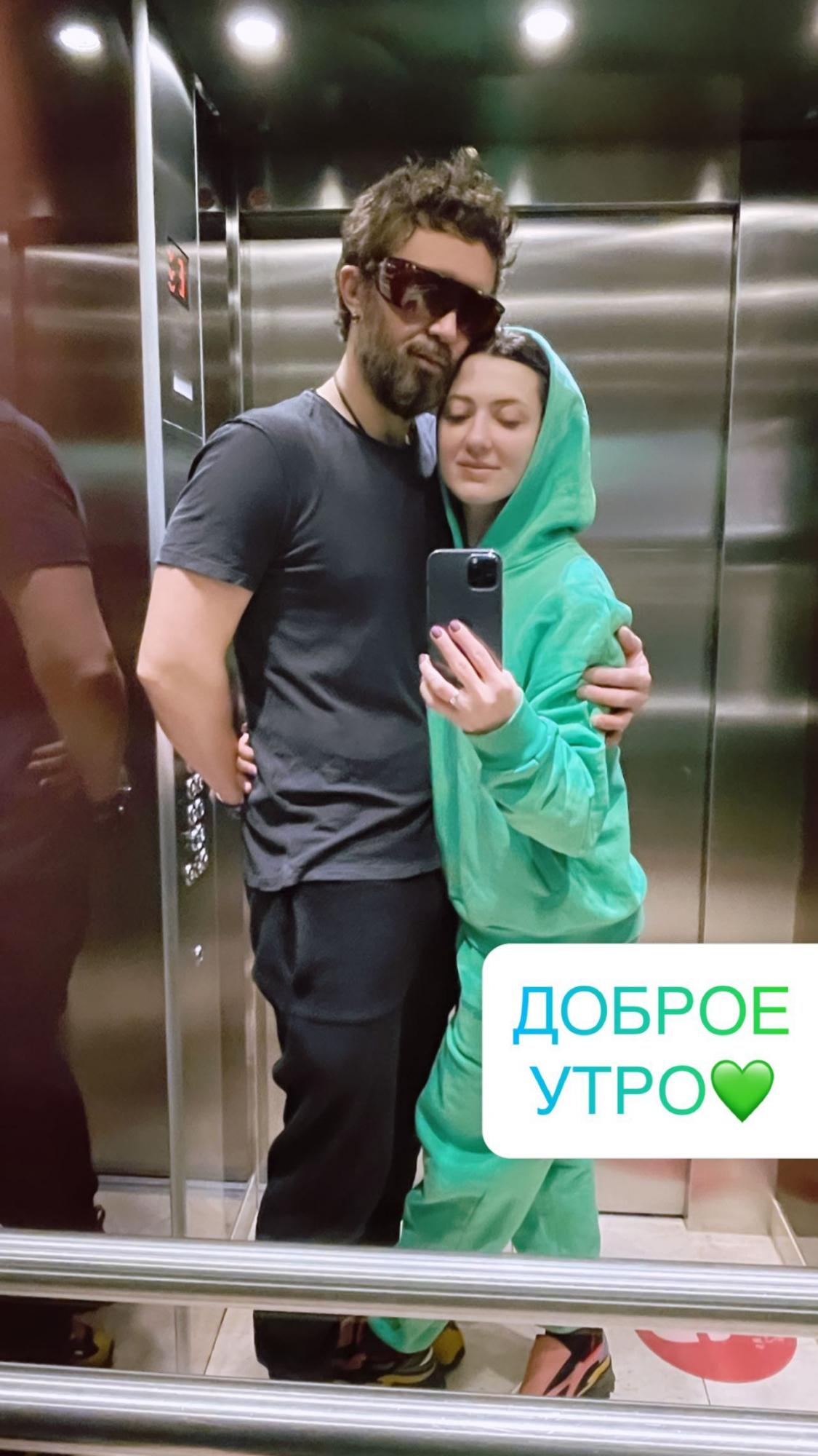 Сергей Бабкин показал, как выглядит после второй операции на глазах: он летит домой