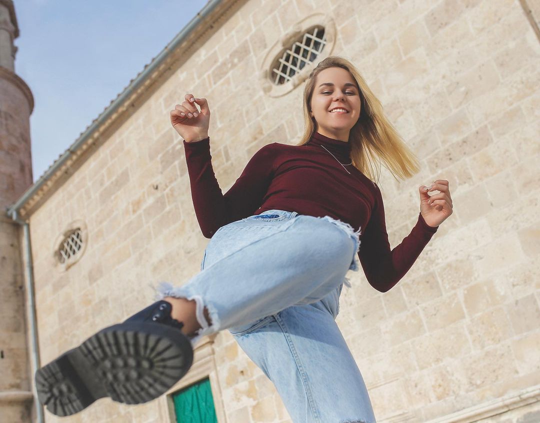 Украинская певица выступила в Черногории и дала советы по посещению этой страны во время пандемии