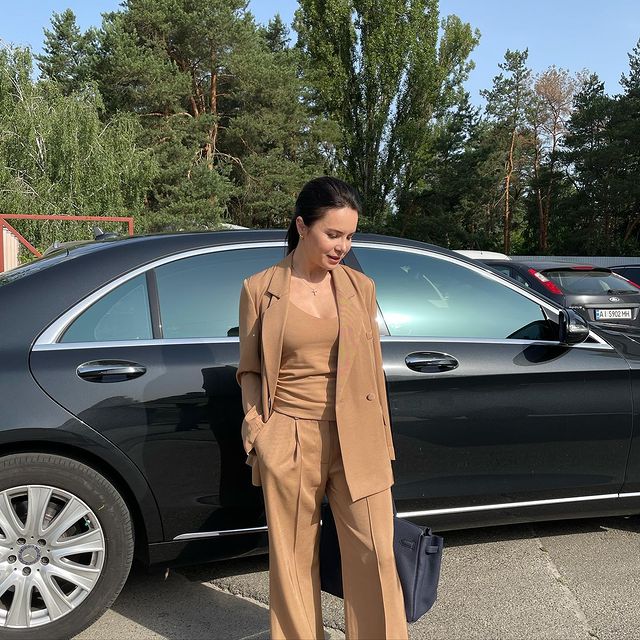 Стильна Подкопаєва показала рідкісне фото з донькою в центрі Києва: &quot;яка доросла дівчинка!&quot;