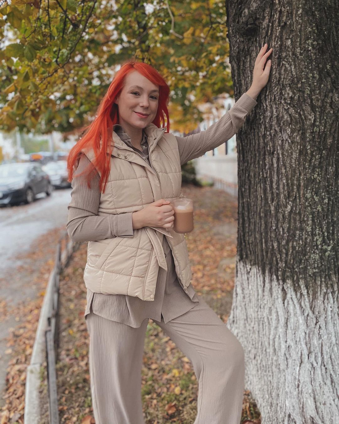 Уютно и ярко: Светлана Тарабарова показала, как модно носить жилетку в этом сезоне