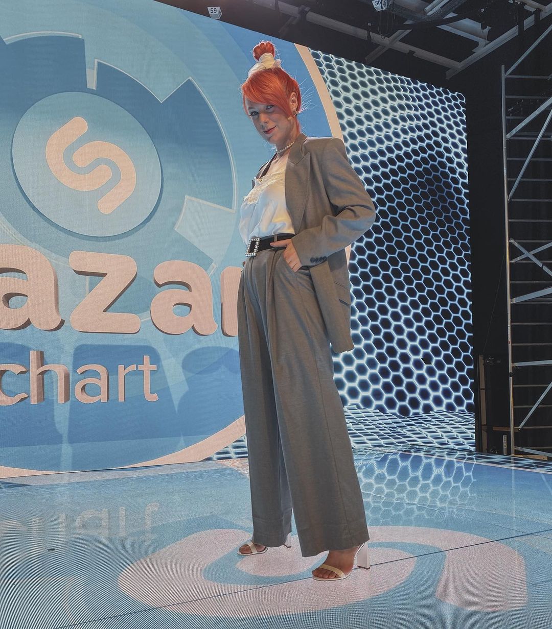 Пробуем повторить: Светлана Тарабарова показала стильный лук в самом трендовом костюме сезона