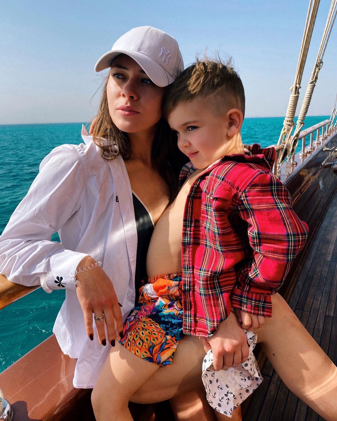 Какие зайки: Юлия Санина восхитила поклонников снимками с сынишкой в отпуске