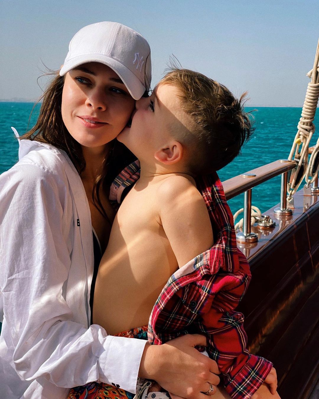 Какие зайки: Юлия Санина восхитила поклонников снимками с сынишкой в отпуске