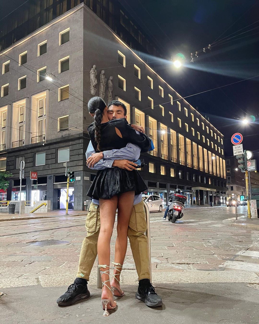 Богиня пляжа: Тина Кунаки покорила идеальной фигурой в купальнике