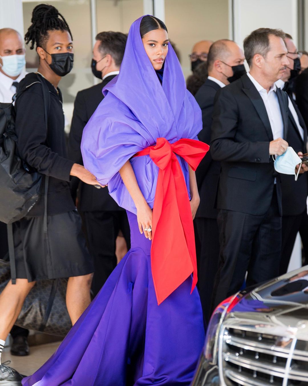 Лаконічно і стильно: Тіна Кунакі показала, як носити білу сорочку цього літа