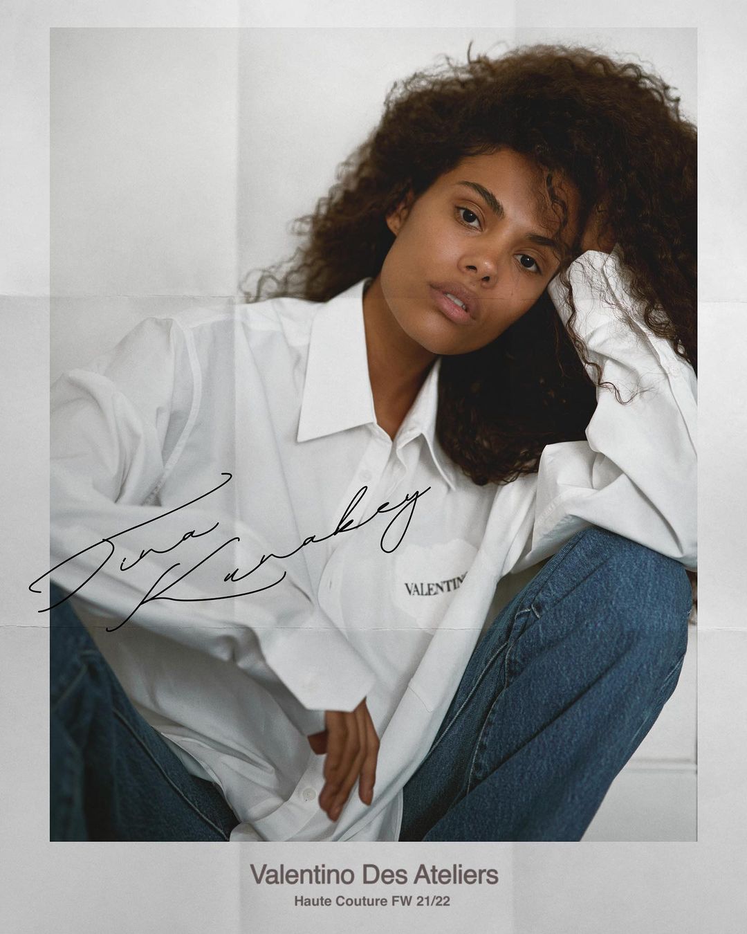 Лаконічно і стильно: Тіна Кунакі показала, як носити білу сорочку цього літа