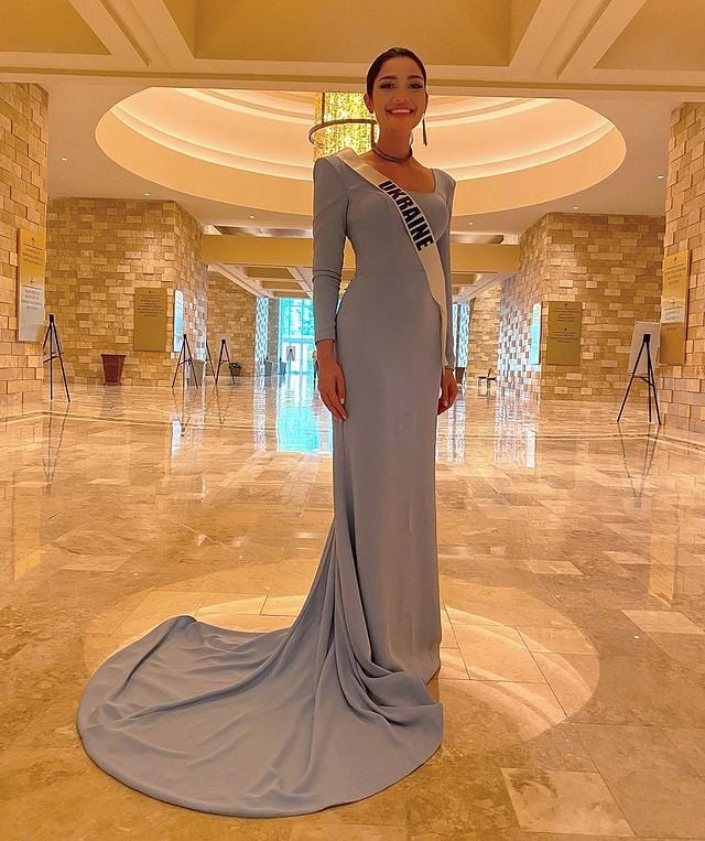 Мисс Вселенная 2021: украинская красавица показала новый вечерний наряд для финала