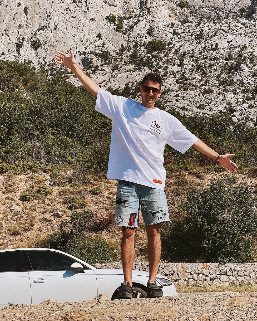 "Карма": Эллерт покинул Крым после разрыва с Мишиной, но его остановили патрульные