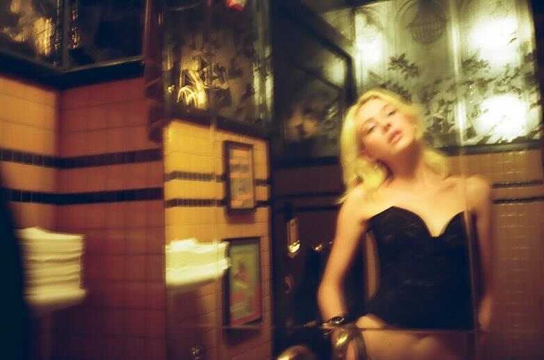 Идеальная свекровь: Виктория Бекхэм разрешает будущей невестке носить свою одежду