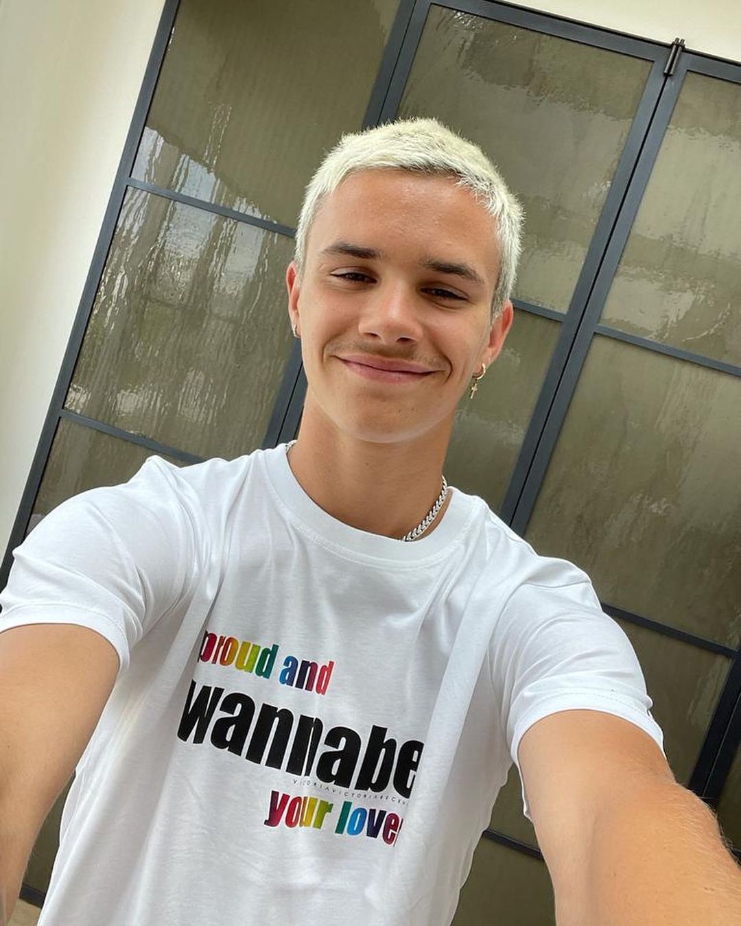 Дивовижна сім'я: Вікторія Бекхем розчулила ніжним постом з чоловіком і дітьми