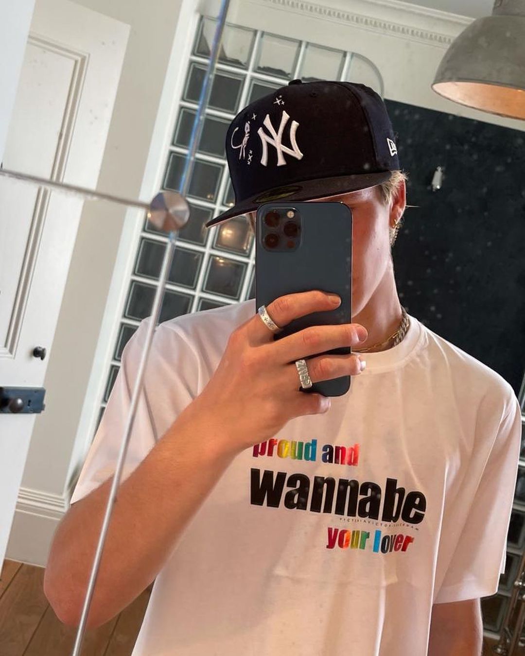 Дивовижна сім'я: Вікторія Бекхем розчулила ніжним постом з чоловіком і дітьми