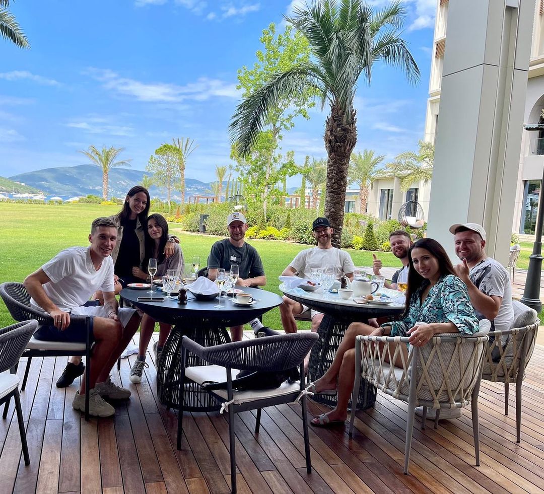 Украинские футболисты "ушли в отрыв" на райских курортах после Евро 2020: яркие фото