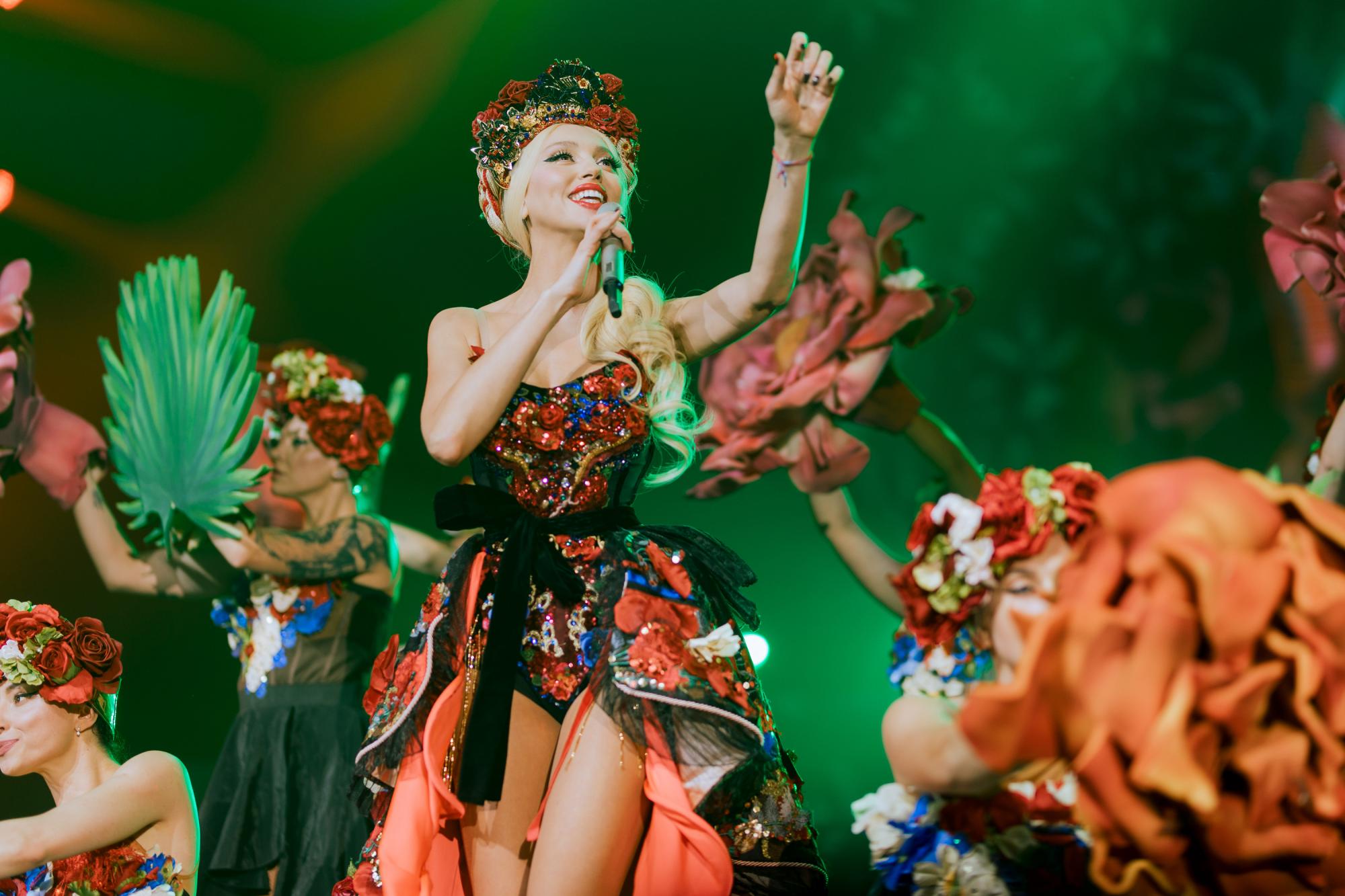 Оля Полякова похвалилася костюмами з секс-шопу і розповіла про "уколи краси"