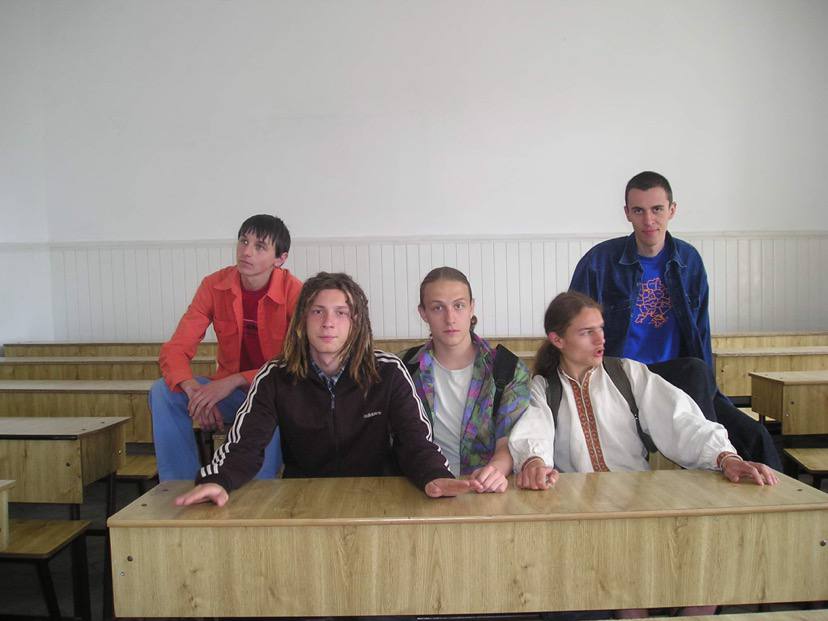 Украинские телезвезды показали яркие фото со своей студенческой молодости