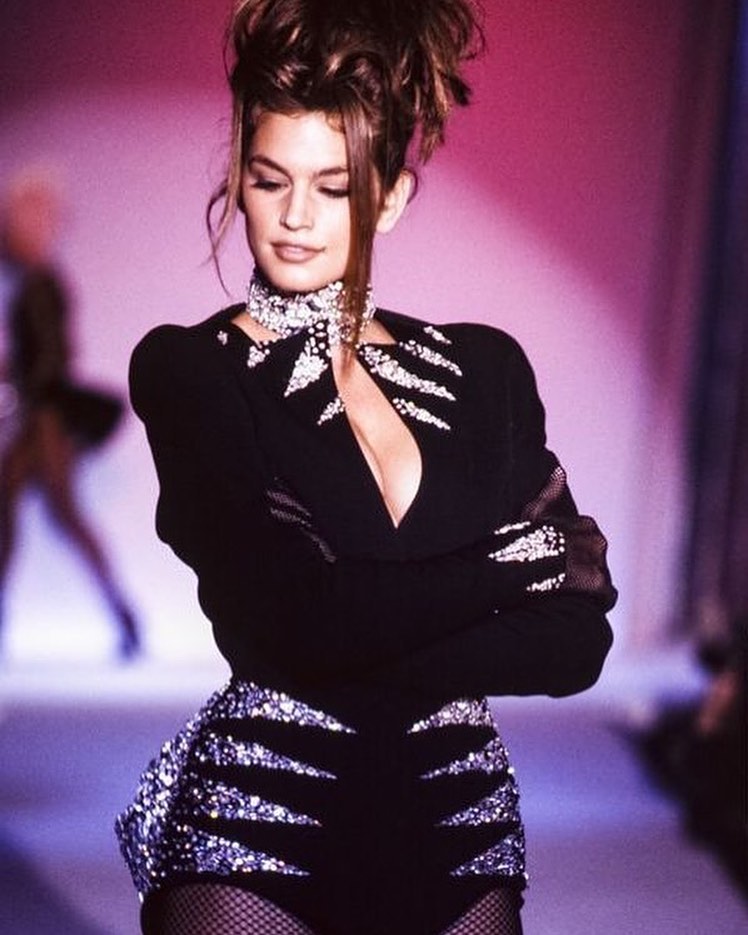 Ким Кардашьян, Ирина Шейк, Белла Хадид и другие знаменитости в культовых образах от Тьерри Мюглера