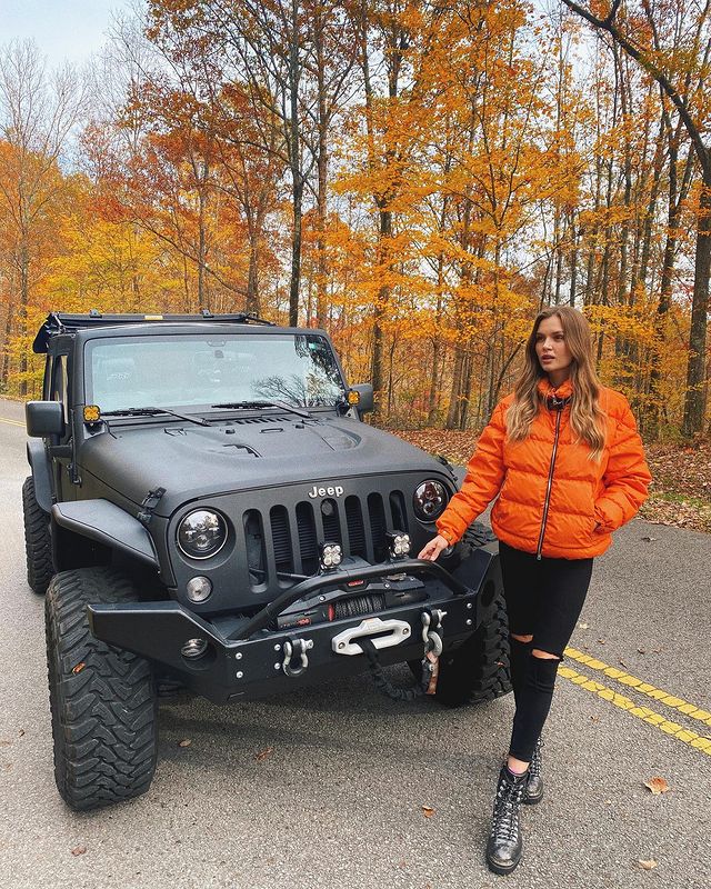 Шкіряні пуховики і шуби-тедді: стиліст показала найтрендовіший верхній одяг 2021