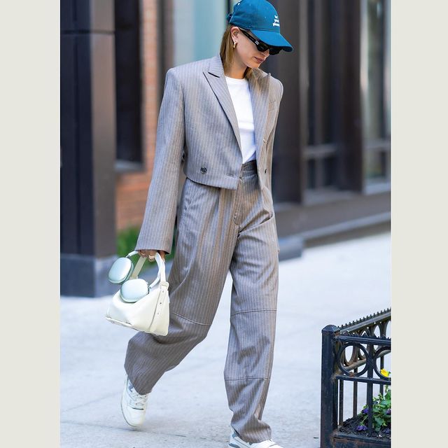 Не Birkin единой: современные бренды сумок, которые знаменитости выбирают носить в 2022 (фото)