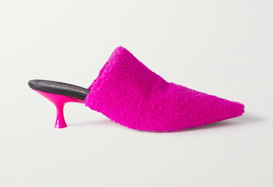 Неонові мюлі і в'язані кеди: 6 незвичайних варіантів взуття сезону весна-літо 2022