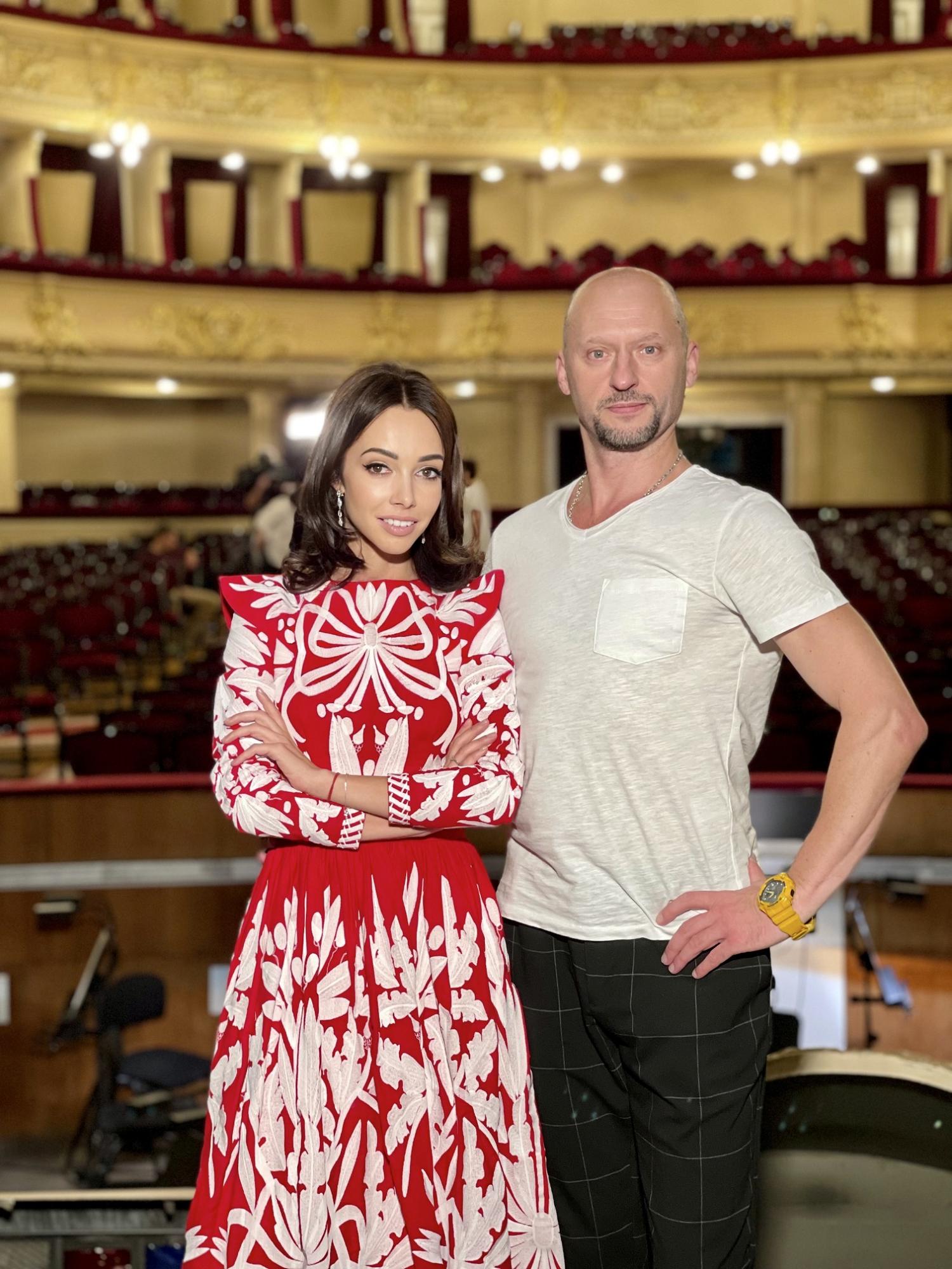 Повар в любимом платье-вышиване за 2 120 долларов ввела новую традицию в День знаний