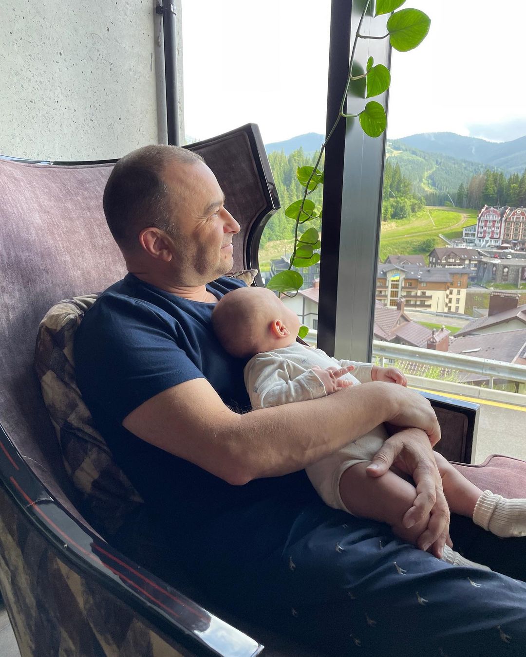 Постоянно об этом думаю: Виктор Павлик высказался о разнице в возрасте с новорожденным сыном