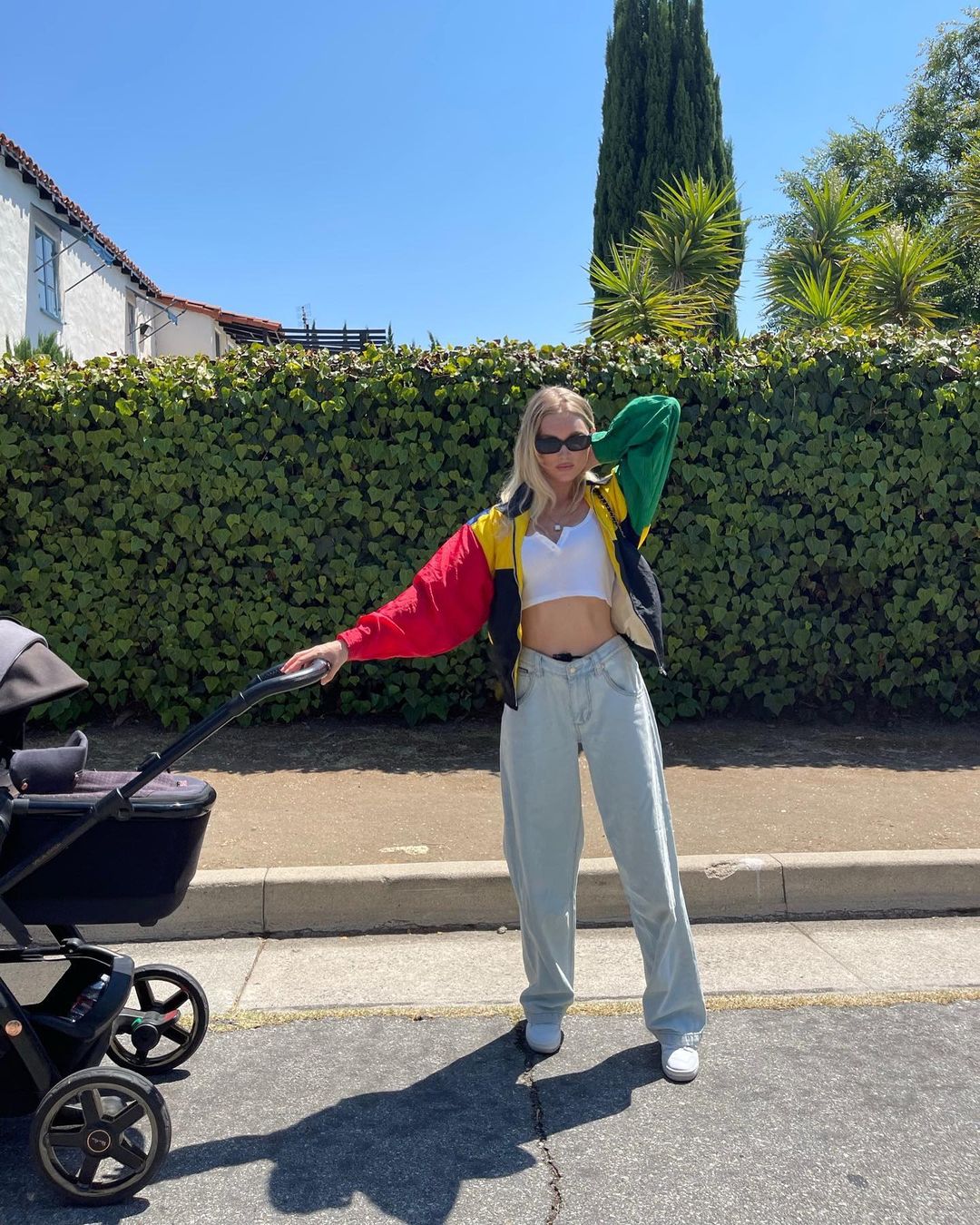 Овальные очки, яркий ремень и платок: ультрамодные аксессуары этой осени, по котором сходит с ума сеть