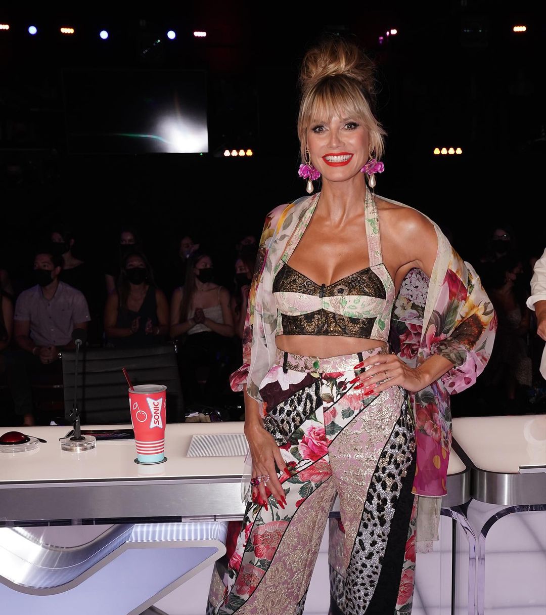 Фігура мрії: 48-річна Хайді Клум в топі і модних брюках підірвала мережу