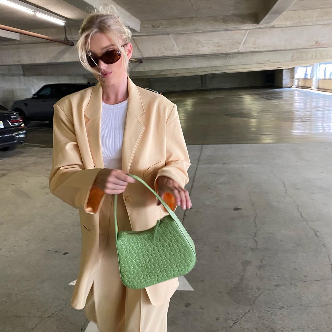 Идеальное сочетание: модель и икона стиля Эльза Хоск показала, как носить брючный костюм