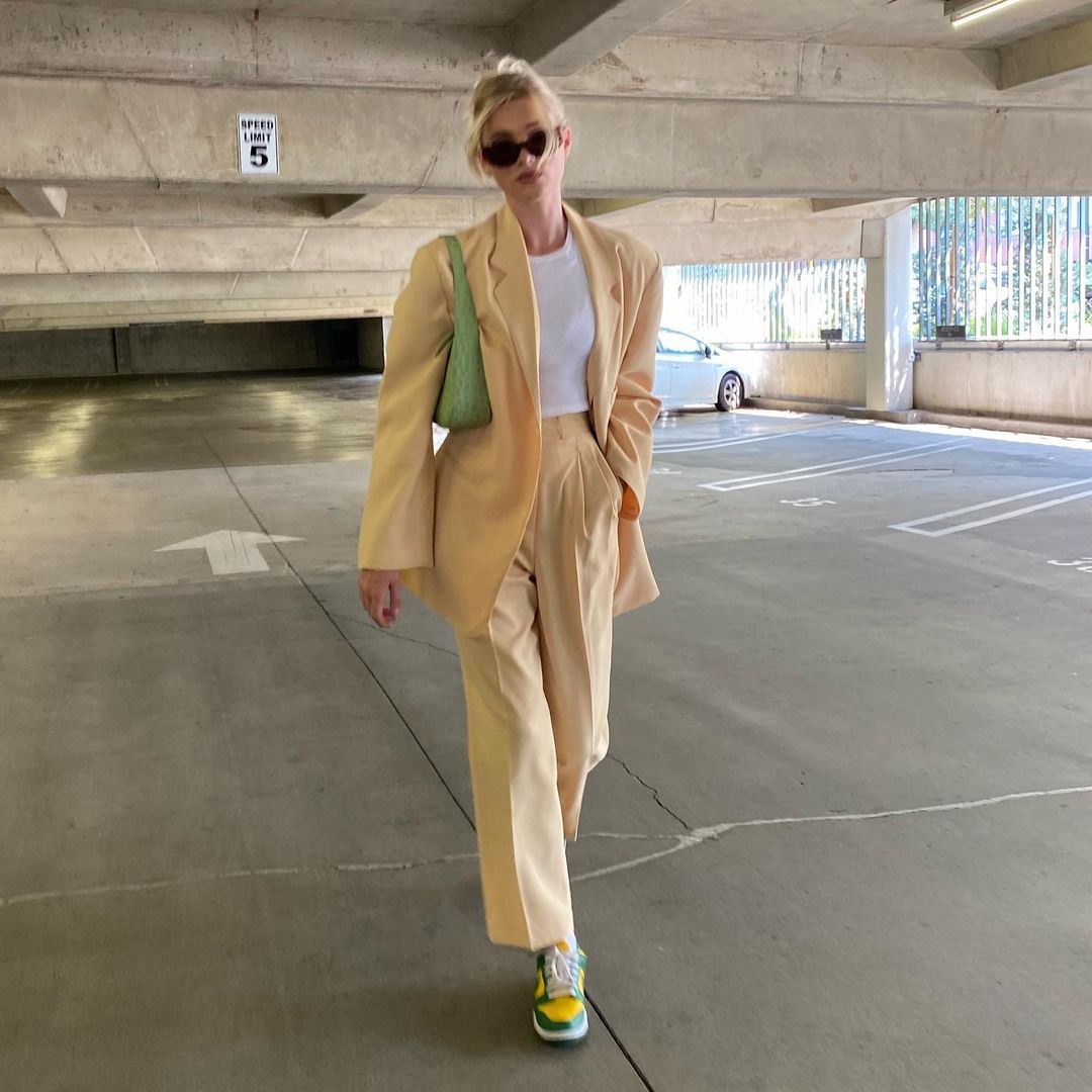 Идеальное сочетание: модель и икона стиля Эльза Хоск показала, как носить брючный костюм