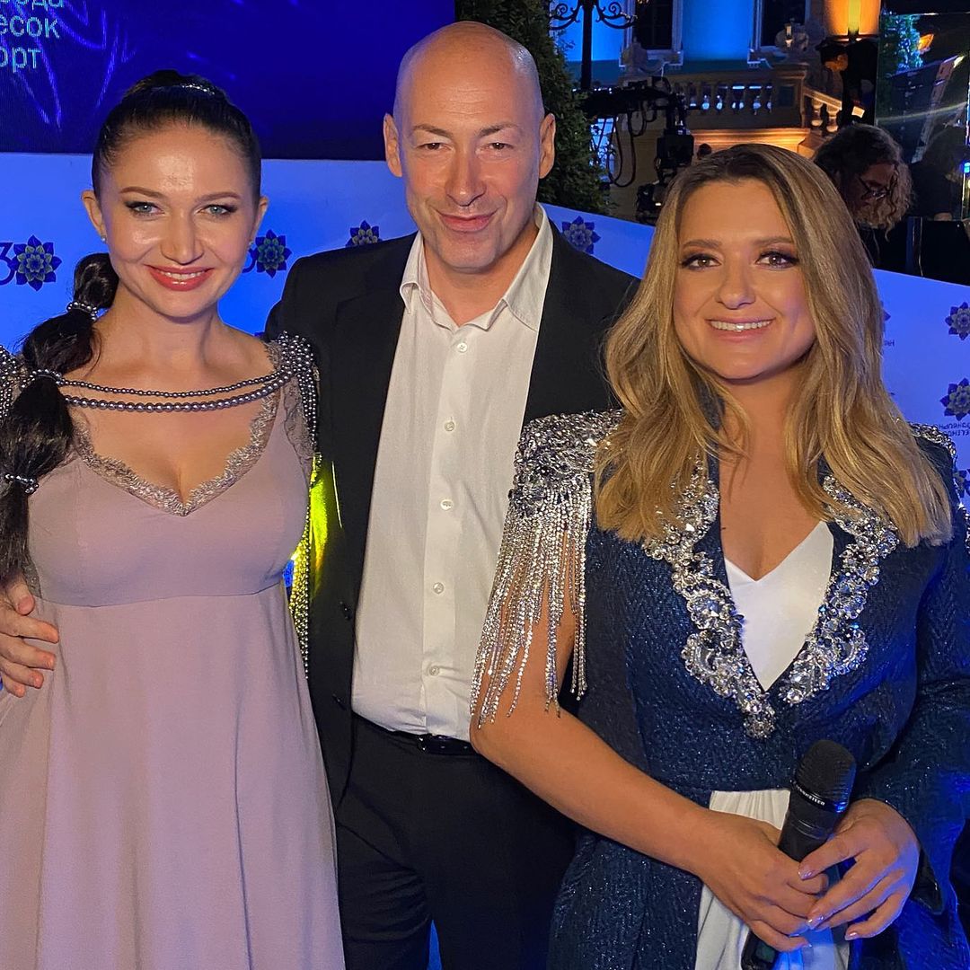 Капелюха не вистачає: відома співачка замінила Катю Осадчу в "Світському житті"