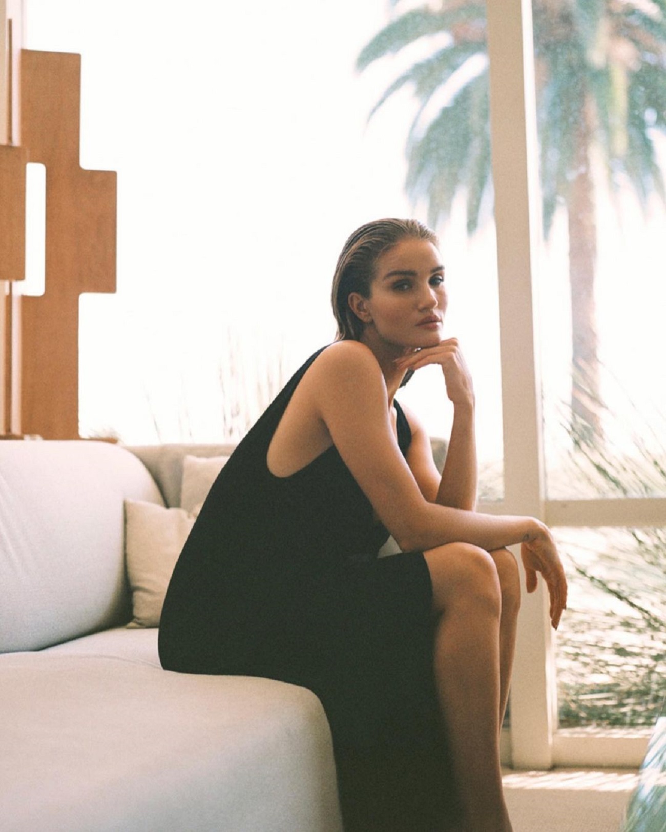 Вона досконала: Роузі Хантінгтон-Уайтлі знялася в спокусливій фотосесії