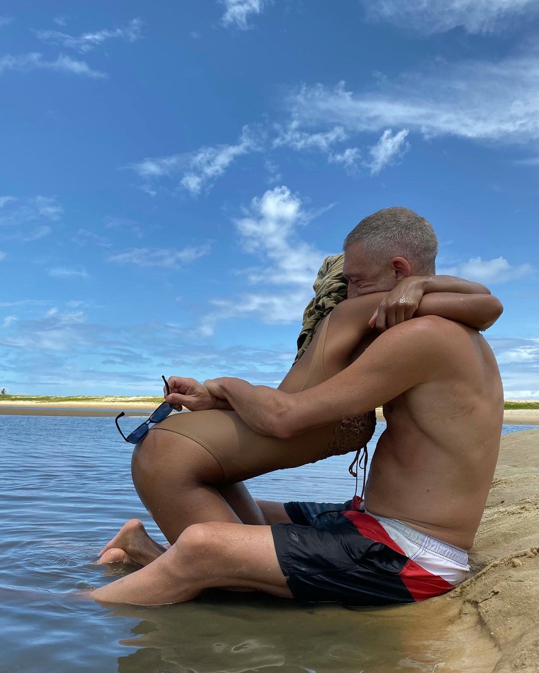 Любов навіки: Тіна Кунакі і Венсан Кассель показали рідкісні романтичні фото на честь річниці весілля