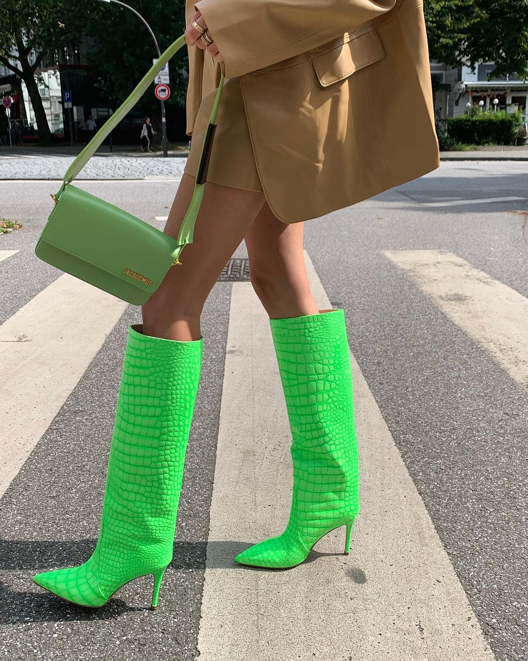 Буде яскраво: стиліст назвала 5 головних кольорів в одязі осені 2021