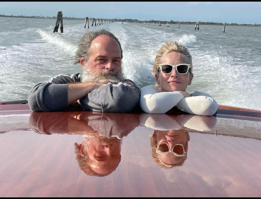 Новая любовь? Шэрон Стоун засыпала сеть романтичными фото из Италии