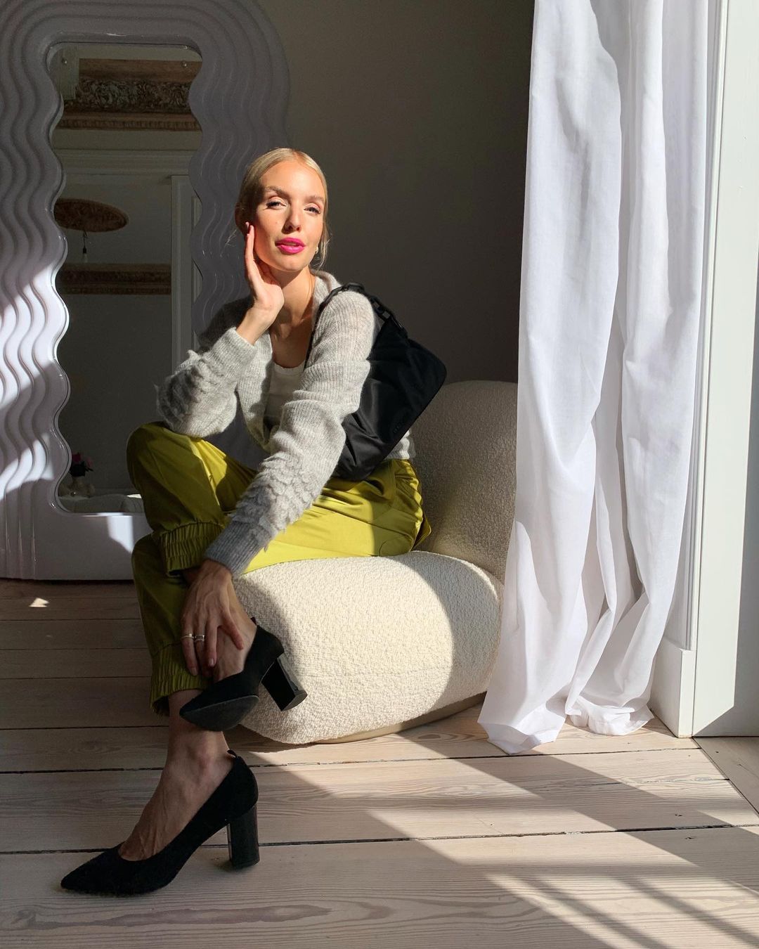 Пушистые шубы и жилеты: стилист назвала 5 вещей, которые осенью пригодятся каждой