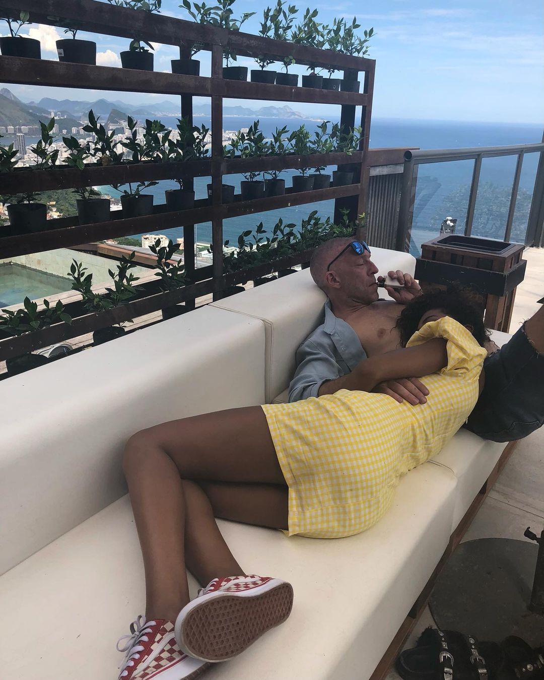 Любов навіки: Тіна Кунакі і Венсан Кассель показали рідкісні романтичні фото на честь річниці весілля