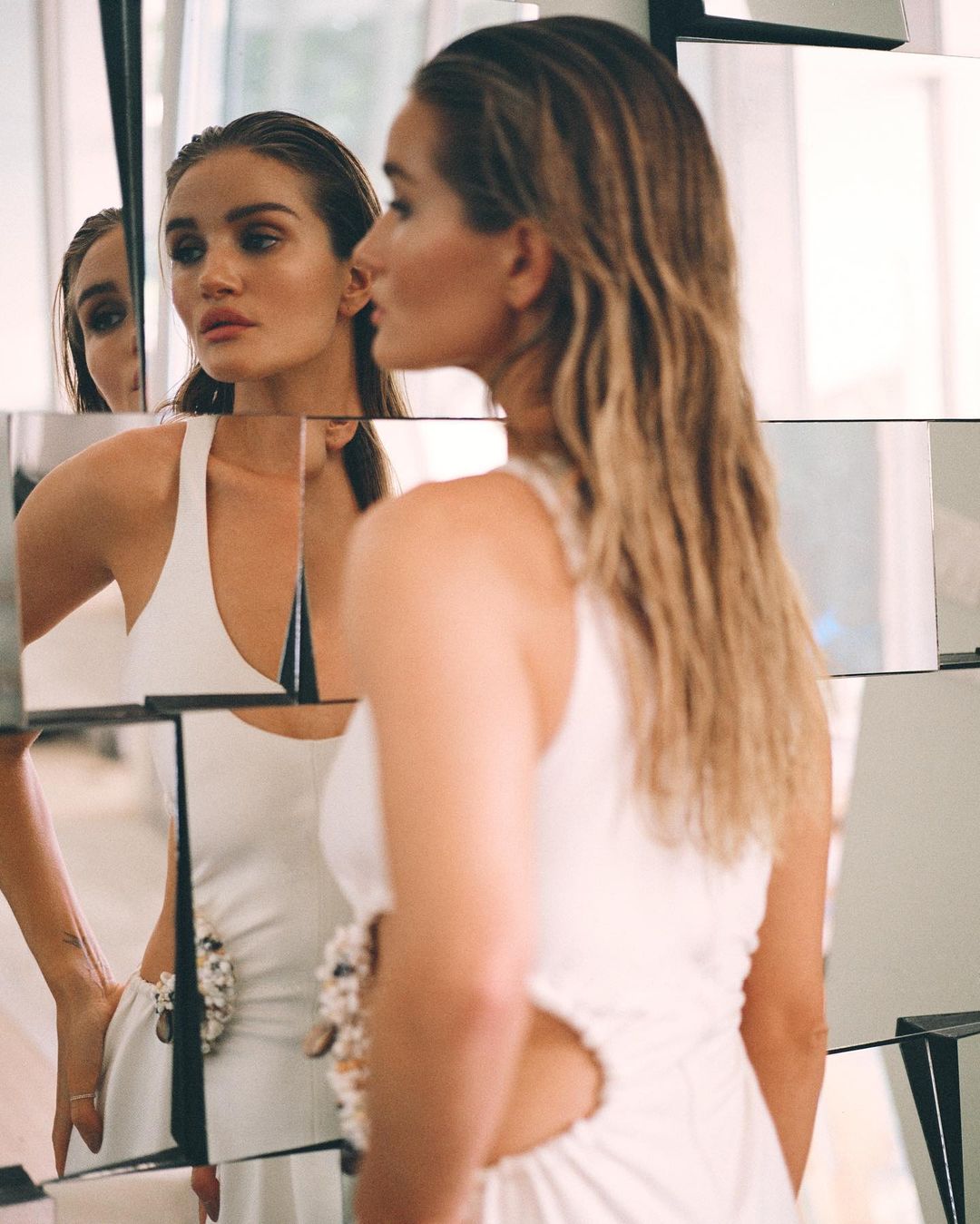 Вона досконала: Роузі Хантінгтон-Уайтлі знялася в спокусливій фотосесії