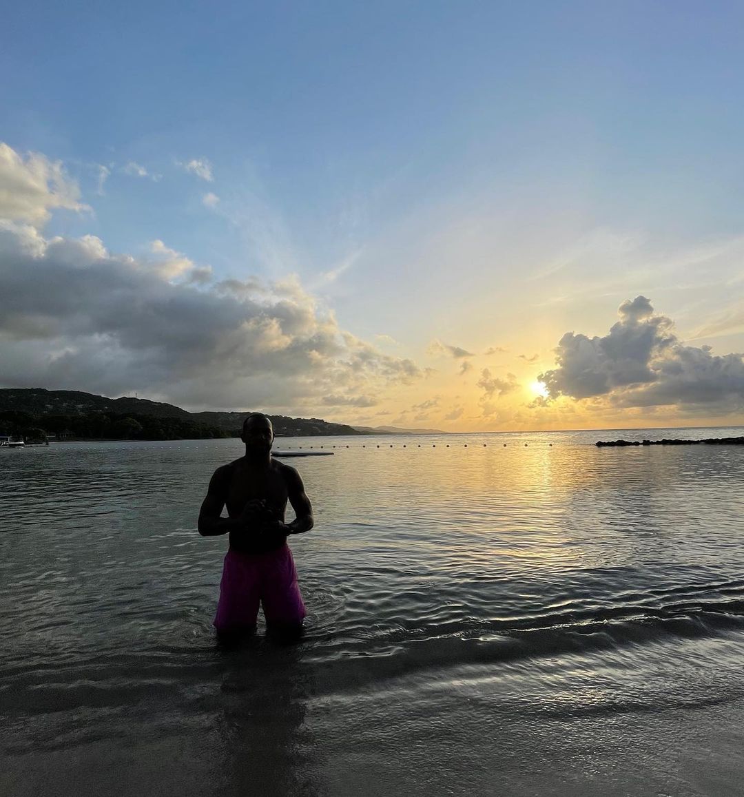 Все в сборе: Эшли Грэм растрогала семейными фото с мужем и сыном