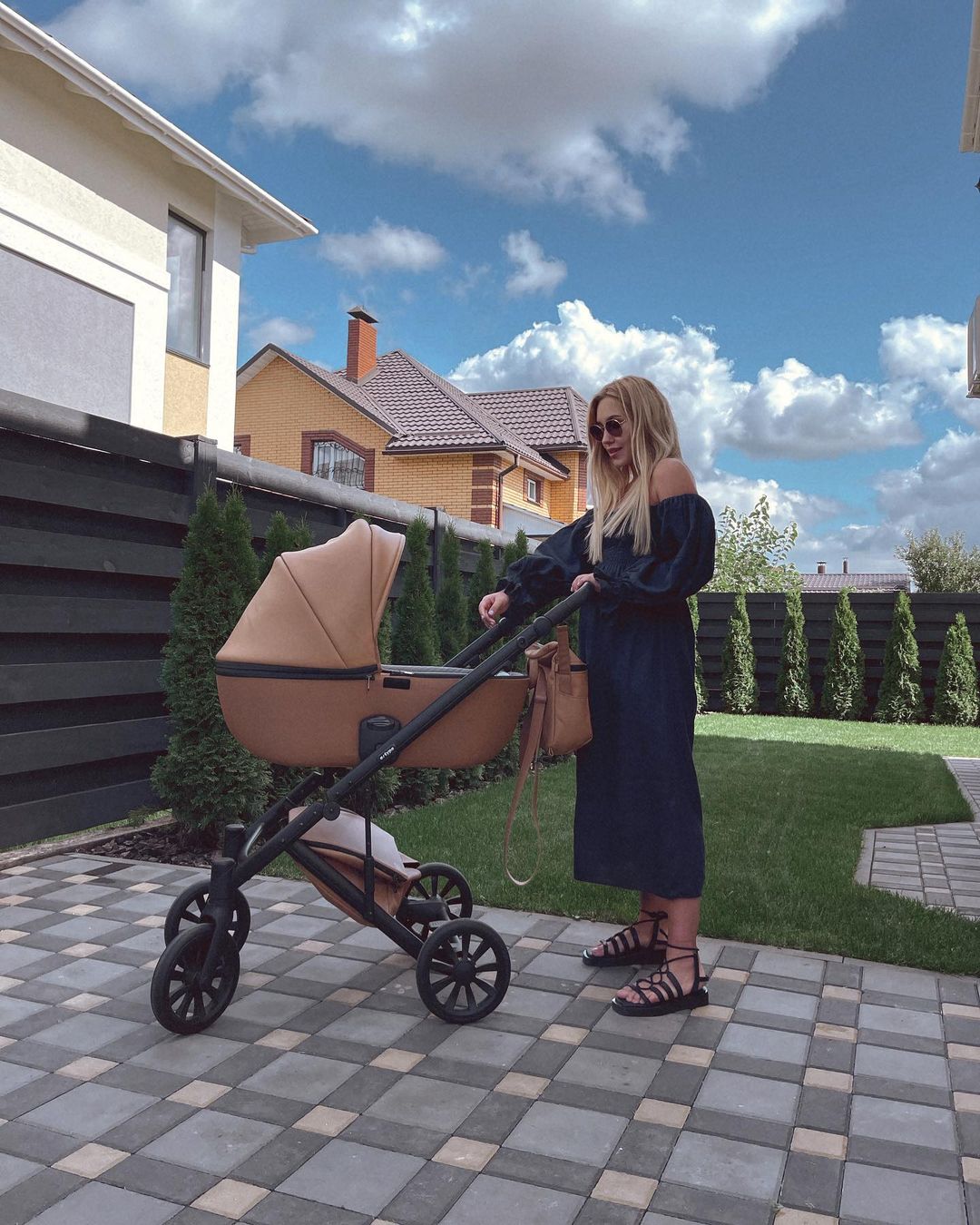 Душ за 1 хвилину і сварки пошепки: Даша Квіткова розповіла, як материнство змінило її життя