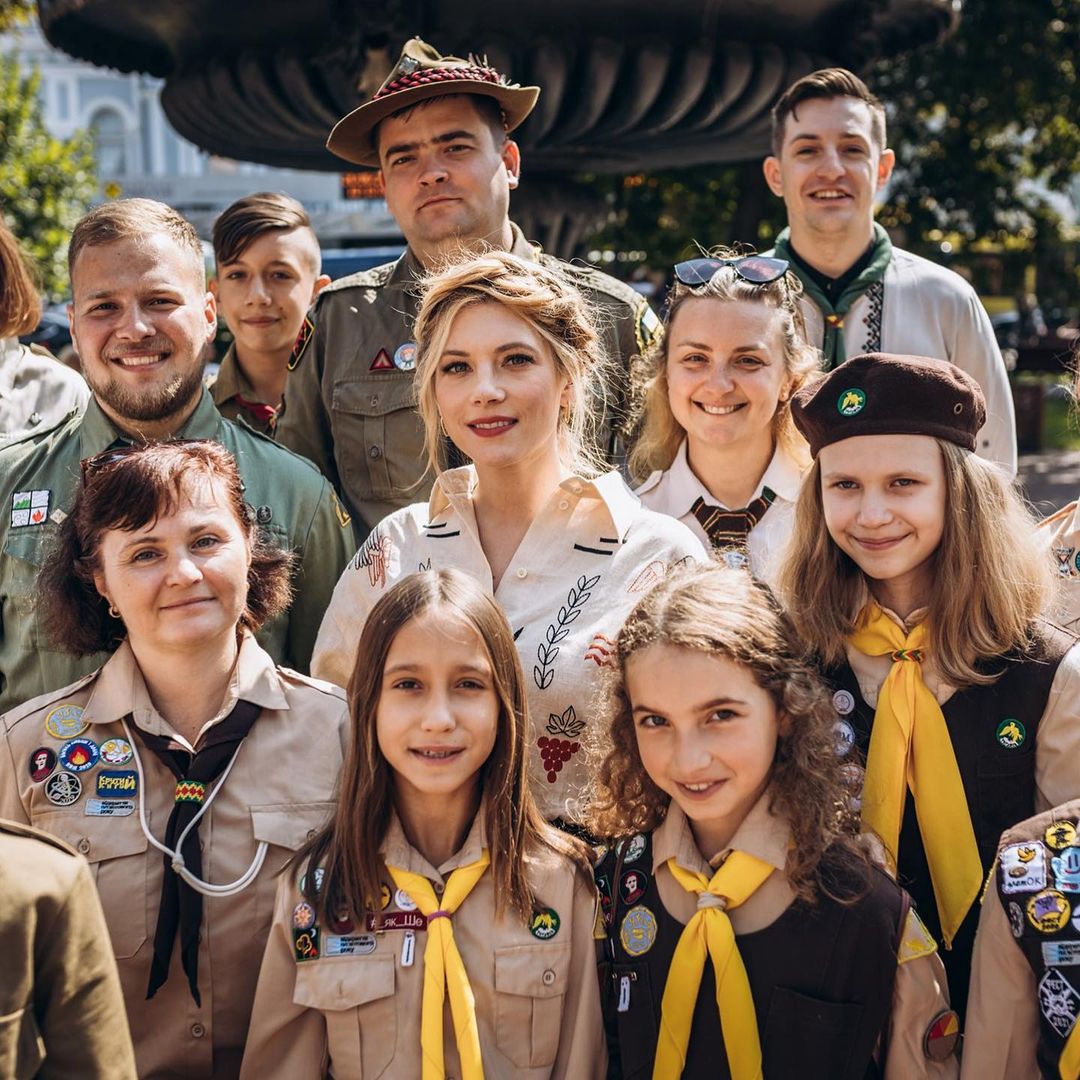 Голливудская звезда с украинскими корнями посетила "Пласт", к которому принадлежала в детстве