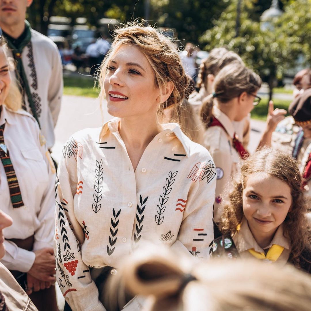 Голливудская звезда с украинскими корнями посетила "Пласт", к которому принадлежала в детстве