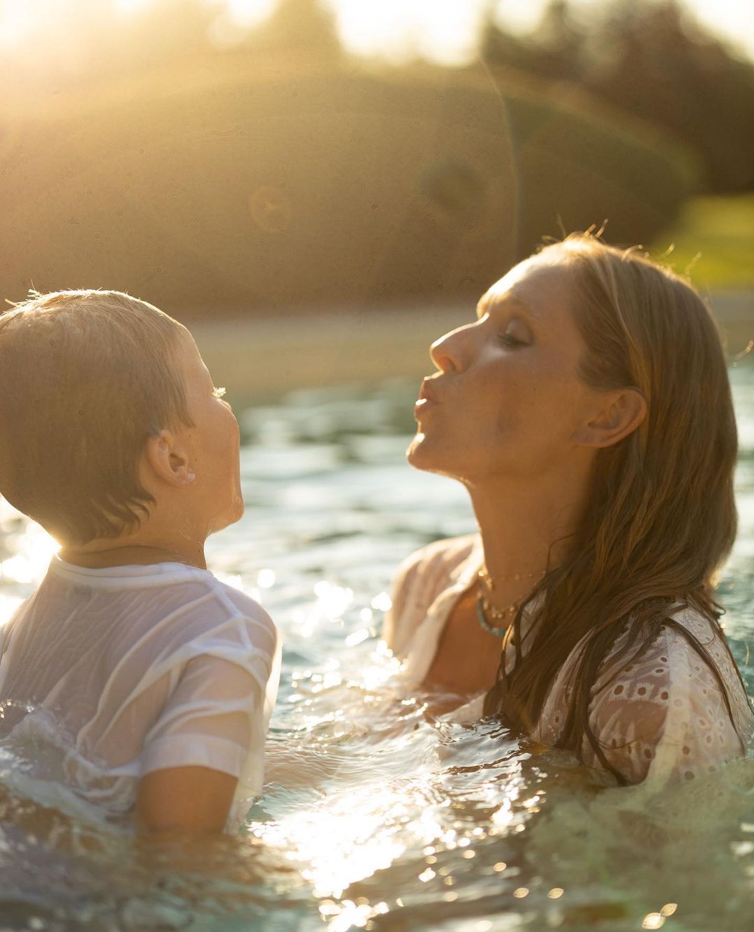 Щаслива сім'я: Осадча і Горбунов зворушили яскравими літніми фото з синочками